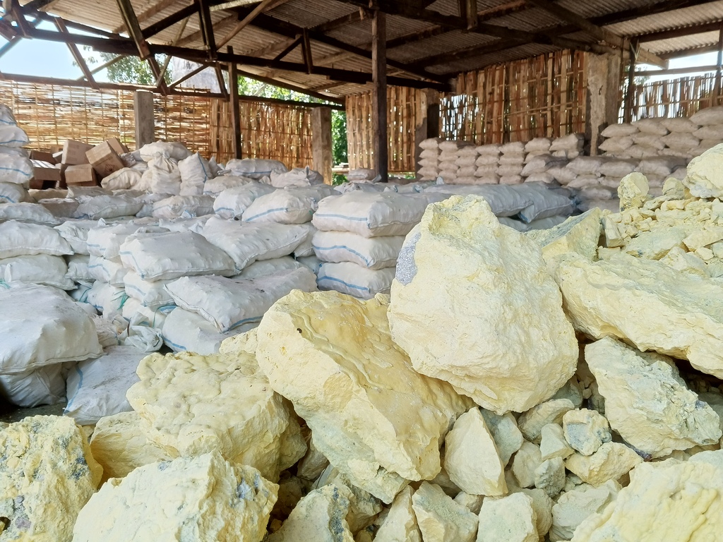 Pure Sulfur Solid